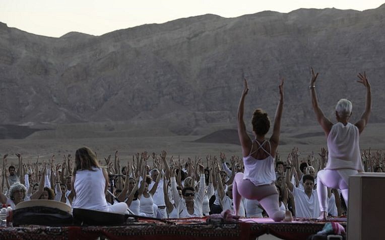A stretch of desert: Hundreds attend Arava yoga festival