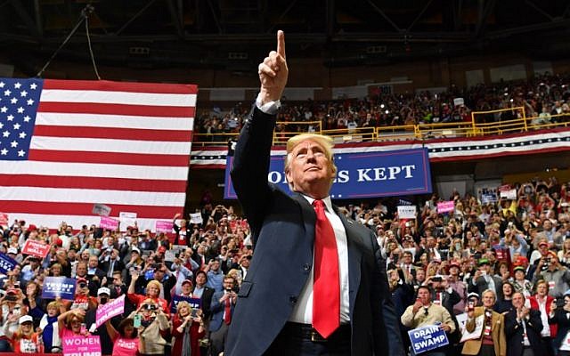 US President Donald Trump arrives for a “Make America Great Again” campaign rally at McKenzie Arena, in Chattanooga, Tennessee on November 4, 2018. (Photo by Nicholas Kamm / AFP)