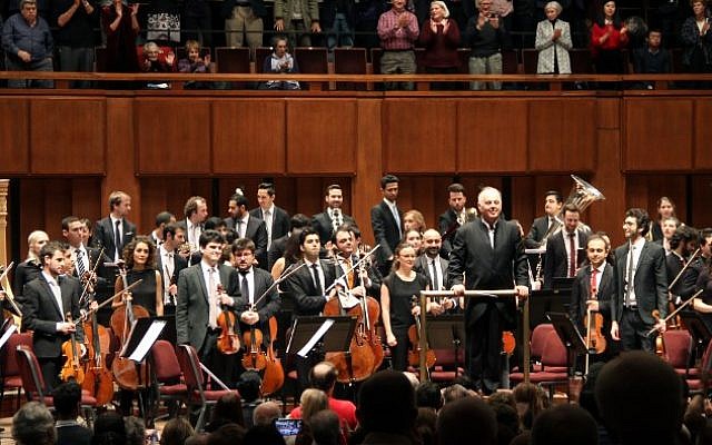 Pianist and conductor Daniel Barenboim (C) and the West-Eastern Divan Orchestra are seen at curtain call at the Kennedy Center for the Performing Arts in Washington, DC, on November 7, 2018. (Olivia Hampton/AFP)