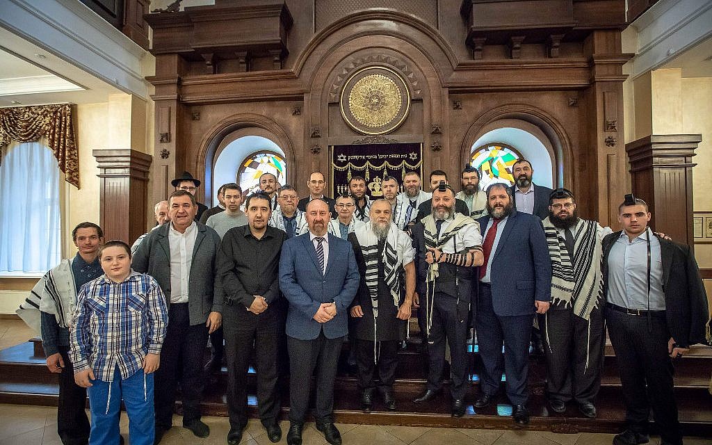 A group of Jews from Irkutsk inside the synagogue. (Eli Itkin/ Dorit Wagner/The Jewish Community of Irkutsk)