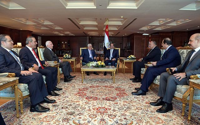 Palestinian Authority President Mahmoud Abbas (center, left) and Egyptian President Abdel Fattah el-Sissi meeting in Sharm al-Sheikh on November 3, 2018. (Credit: Wafa)
