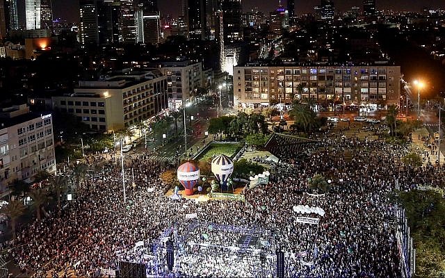 Attendants at a rally marking 23 years since the assassination of prime minister Yitzhak Rabin, at Tel Aviv's Rabin Square on November 3, 2018 (Miriam Alster/Flash90)