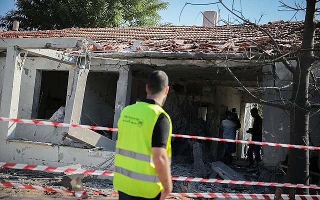 A house that was hit by a rocket fired from the Gaza Strip in the southern Israeli city of Ashkelon, on November 13, 2018 (Hadas Parush/Flash90)