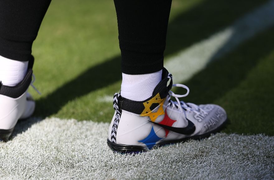 Steelers quarterback wears Star of David cleats to honor Pittsburgh ...