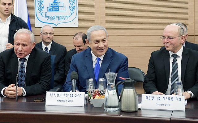 Prime Minister Benjamin Netanyahu, center, Foreign Affairs and Defense Committee chair MK Avi Dichter, left, and National Security Adviser Meir Ben-Shabbat, right, at an FADC meeting in the Knesset, November 19, 2018. (Amos Ben Gershom/GPO)