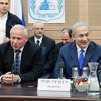 Prime Minister Benjamin Netanyahu, right, and Foreign Affairs and Defense Committee chair MK Avi Dichter, left, at an FADC meeting in the Knesset, November 19, 2018. (Amos Ben Gershom/GPO)