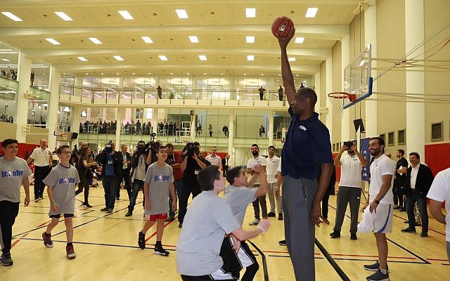 Ex-NBA star Dikembe Mutombo inaugurates a YMCA sports center in Jerusalem on November 27, 2018 (Courtesy)