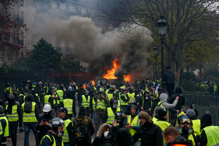 In Paris, the Gilets Jaunes Protests Impact Holiday Shopping Season