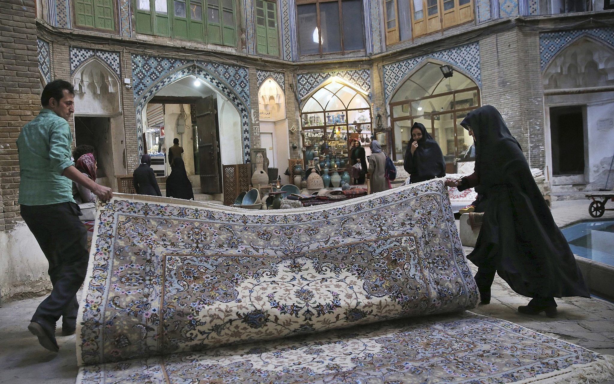 Iran S Persian Rug Makers Suffer Blame, How Much Do Persian Rugs Cost In Iran