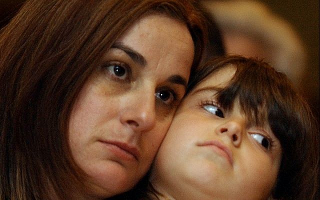 Rona Ramon, left, and her daughter Noa, in Cocoa Beach, Florida, on January 15, 2003, a day before the launch of the space shuttle Columbia. (AP Photo/Alan Diaz, File)