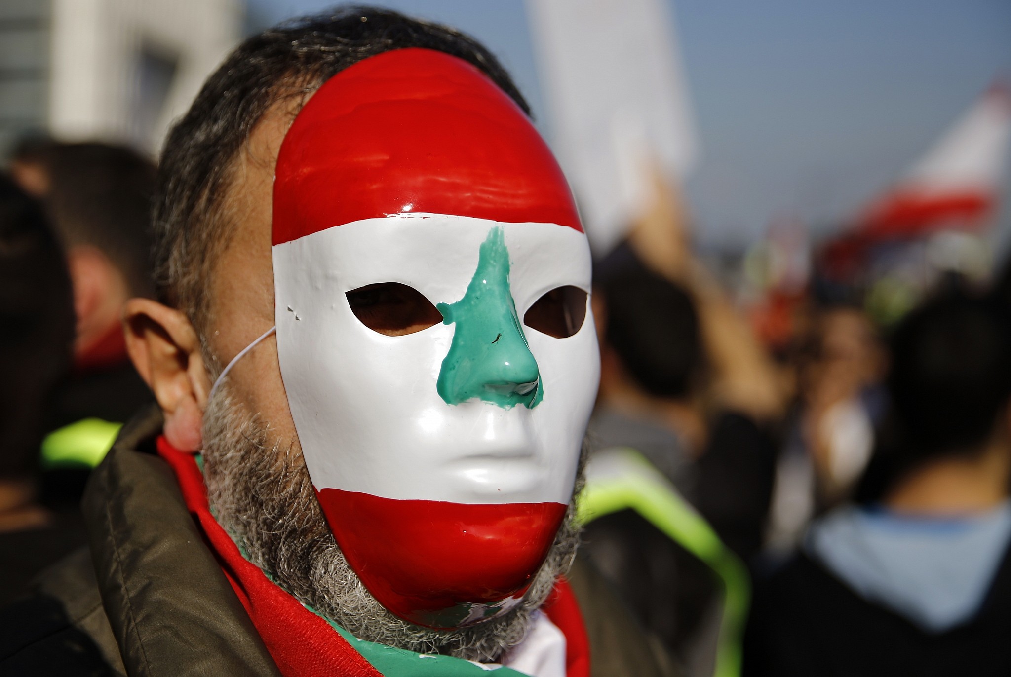 Arab headdress brings colorful clash to Beirut