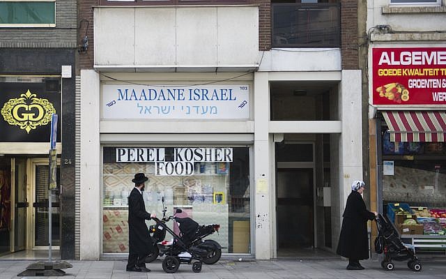 Illustrative: Members of the Belgian Jewish community seen walking on the streets in the Jewish quarter in Antwerp, Belgium, August 7, 2014. (Johanna Geron/FLASH90)