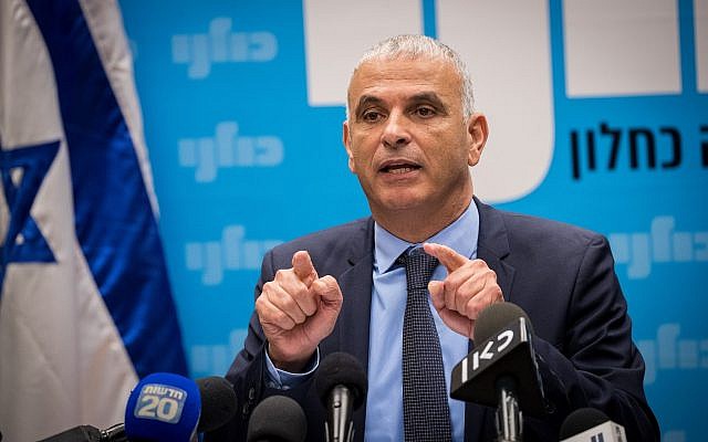 Moshe Kahlon leads a faction meeting in the Israeli parliament, on December 24, 2018. (Yonatan Sindel/Flash90)