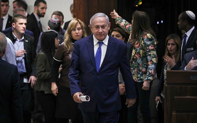 Prime Minister Benjamin Netanyahu, center,  arrives in the Knesset plenum for a vote on a bill to dissolve parliament, in Jerusalem on December 26, 2018. (Yonatan Sindel/Flash90)