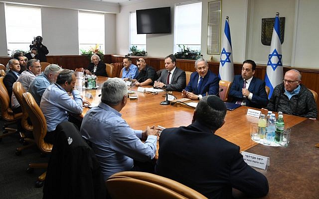 Prime Minister Benjamin Netanyahu meets settler leaders in Jerusalem, December 26, 2018 (Haim Zach/GPO)
