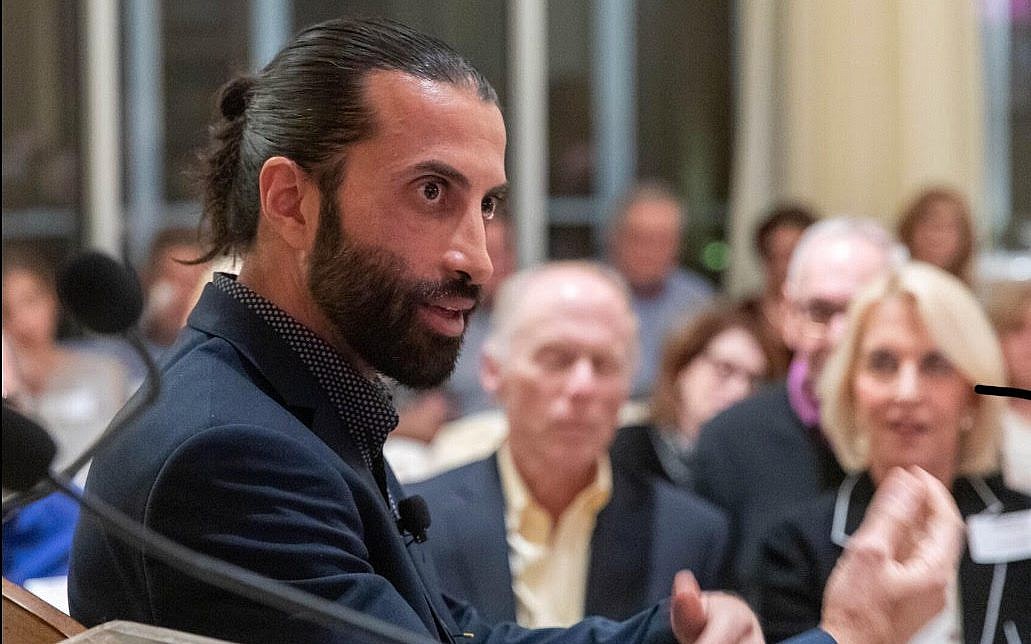 Mosab Hassan Yousef addresses an AFMDA event in Florida, December 2018 (Courtesy)