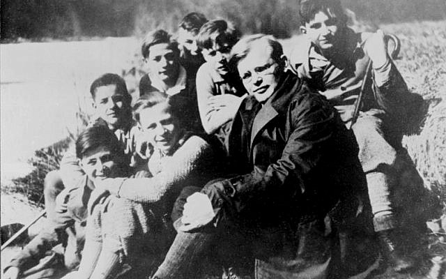 Dietrich Bonhoeffer with some of his students in 1932. (Bundesarchiv Bild)