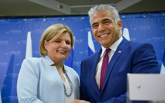 Yesh Atid chairman Yair Lapid (R) with new party member Orna Barbivai, the first woman to have been appointed an IDF major general, January 1, 2019. (Yossi Zeliger/Flash90)