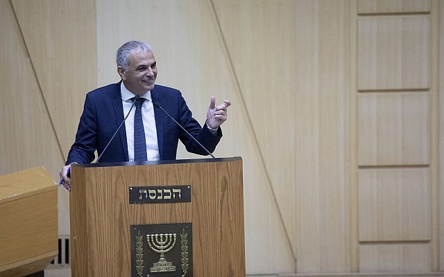 Finance Minister Moshe Kahlon speaks in the Knesset on January 9, 2019. (Noam Revkin Fenton/Flash90)