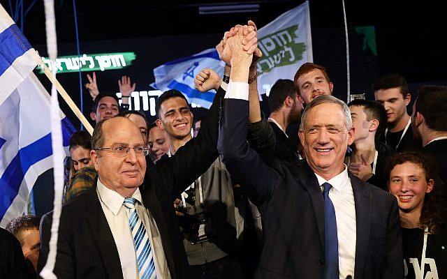 Benny Gantz (R) and Moshe Ya'alon (L) at a campaign event for the Israel Resilience party in Tel Aviv on January 29, 2019. (Hadas Parush/Flash90)