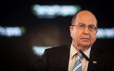 Former defense minister Moshe Ya'alon speaks at a campaign rally in Tel Aviv for his new political ally Benny Gantz on January 29, 2019. (Hadas Parush/Flash90)