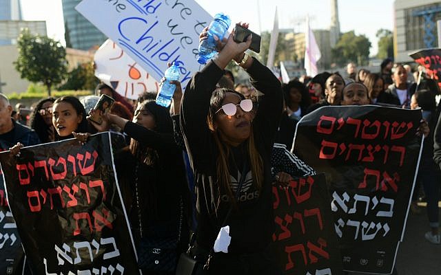 Ethiopian Israelis protest police violence against in Tel Aviv on January 30, 2019. (Tomer Neuberg/Flash90)