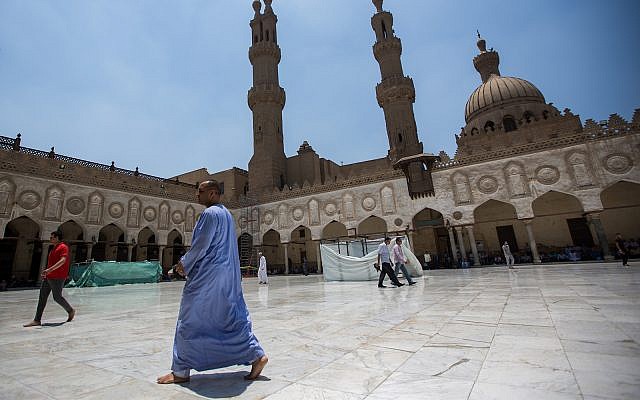 Friday prayers in Al-Azhar mosque in Cairo, Egypt, on June 2, 2015. (AP Photo/Mosa'ab Elshamy)