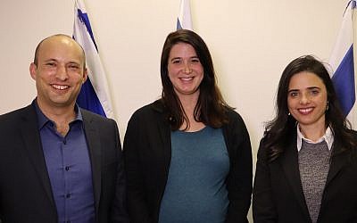 New Right heads Naftali Bennett (L) and Ayelet Shaked (R) with Knesset candidate deaf rights activist Shirley Pinto, January 8, 2019. (New Right)