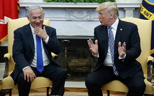US President Donald Trump (R) meets with Prime Minister Benjamin Netanyahu in the Oval Office of the White House, March 5, 2018. (AP Photo/Evan Vucci)