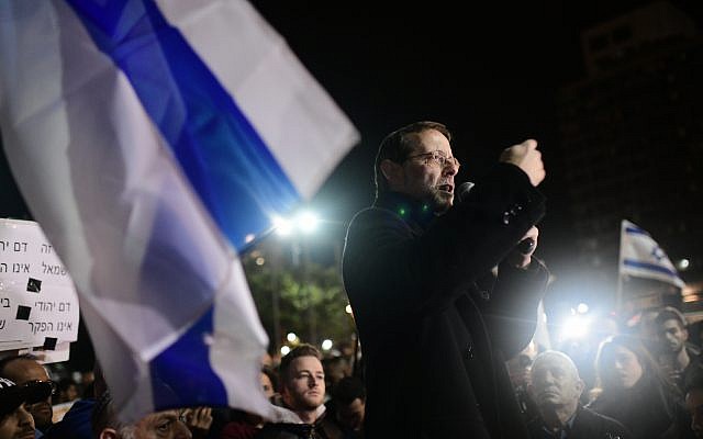 Right-wing politician Moshe Feiglin speaks during a demonstration held following the murder of 19-year-old Ori Ansbacher, in Rabin Square, Tel Aviv, on February 9, 2019.  (Tomer Neuberg/Flash90)