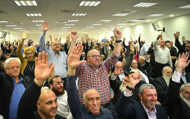 The Jewish Home party votes on a pre-election alliance with Otzma Yehudit in Petah Tikva, February 20, 2019. (Yehuda Haim/Flash90)