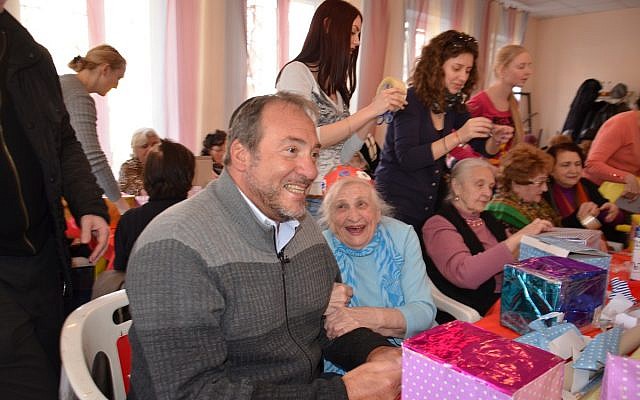 After death of Rabbi Yechiel Eckstein, daughter inherits billion-dollar  charity