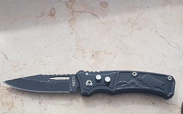 A knife carried by one of two Palestinian suspects who apparently tried to slip past security checks and enter the Tomb of the Patriarchs in the West Bank city of Hebron, February 11, 2019. (Israel Police)