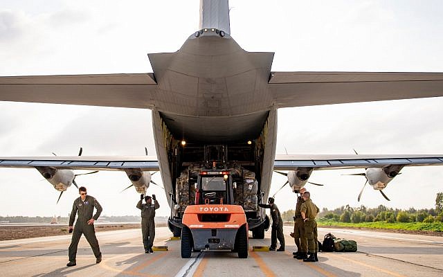 Illustrative: IDF and American troops unload a US Air Force cargo plane at an Israeli military base during the Juniper Falcon joint military exercise, February 2019. (US Army photo)