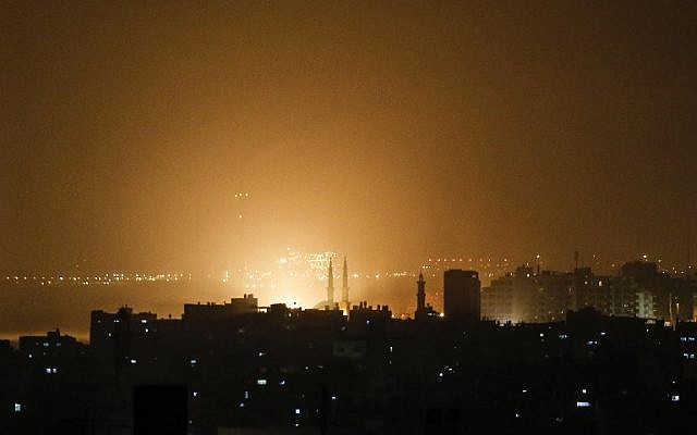 The sky above buildings on the Gaza Strip glows orange during an Israeli air strike in Gaza City early on March 15, 2019 after 2 missiles were fired at Tel Aviv ( MAHMUD HAMS / AFP)
