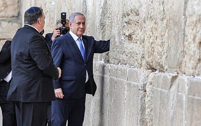 Prime Minister Benjamin Netanyahu (R) and US Secretary of State Mike Pompeo (L) pray at the Western Wall in Jerusalem’s Old City on March 21, 2019, during the second day of Pompeo’s visit as part of his five-day regional tour of the Middle East. (Photo by Abir SULTAN / POOL / AFP)