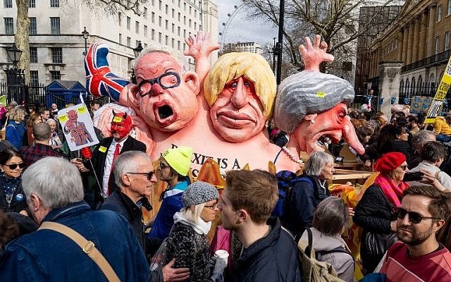 A combined model of (L-R) Britain's Environment, Food and Rural Affairs Secretary Michael Gove, Britain's former Foreign Secretary Boris Johnson and Britain's Prime Minister Theresa May is seen at a march and rally organised by the pro-European People's Vote campaign for a second EU referendum in central London on March 23, 2019. - (Niklas HALLE'N / AFP)