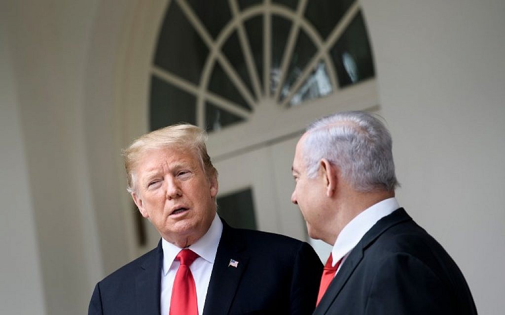 US President Donald Trump (L) and Prime Minister Benjamin Netanyahu talk while walking to the West Wing of the White House for a meeting, on March 25, 2019. (Brendan Smialowski/AFP)
