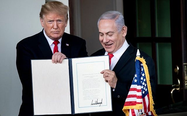 US President Donald Trump (L) and Prime Minister Benjamin Netanyahu hold up a Golan Heights proclamation outside the West Wing after a meeting at the White House on March 25, 2019, in Washington. (Brendan Smialowski/AFP)
