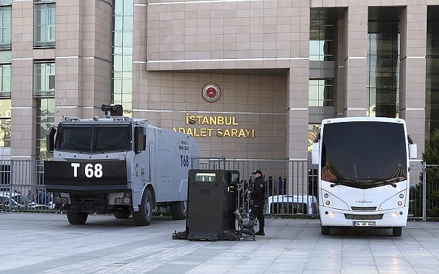 Security cars and a police officer outside Istanbul's courthouse during the trial of Metin Topuz, a Turkish employee of the United States Consulate in Istanbul charged with espionage, March 26, 2019.  (AP/Mehet Guzel)