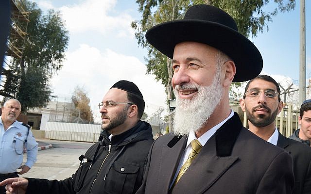 Former chief rabbi Yona Metzger leaves Ma'asiyahu Prison after serving his bribery sentence, March 6, 2019. (Yehuda Haim/Flash90)