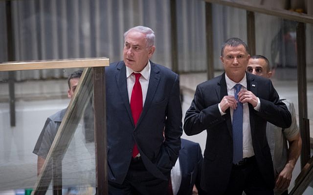 Prime Minister Benjamin Netanyahu and Knesset Speaker Yuli Edelstein arrive for a joint event of the Knesset and the US Congress, celebrating 50 years since Jerusalem's reunification, at the Chagall state hall in the Knesset, on June 7, 2017. (Yonatan Sindel/ Flash90)