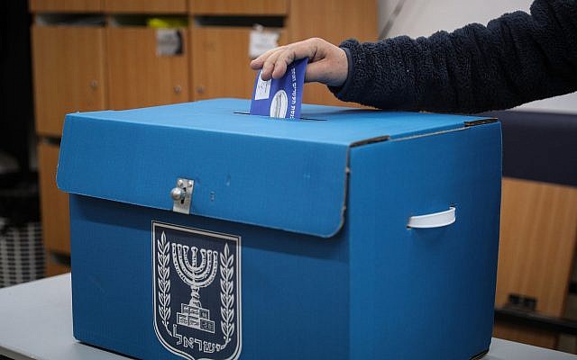 Citizens cast their ballots at a voting station in Jerusalem, during the Knesset elections, on April 9, 2019 (Yonatan Sindel/Flash90)