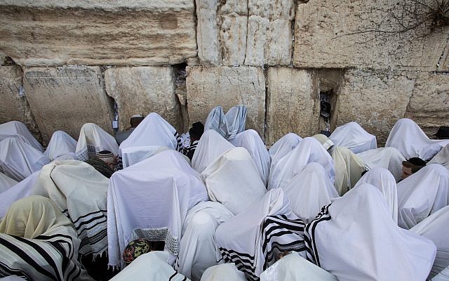 Tens Of Thousands Gather At Western Wall For Priestly Blessing The Times Of Israel