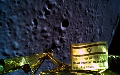 The last shot Beresheet sent of landing before crashing onto the moon's surface, April 11, 2019. (YouTube screenshot)