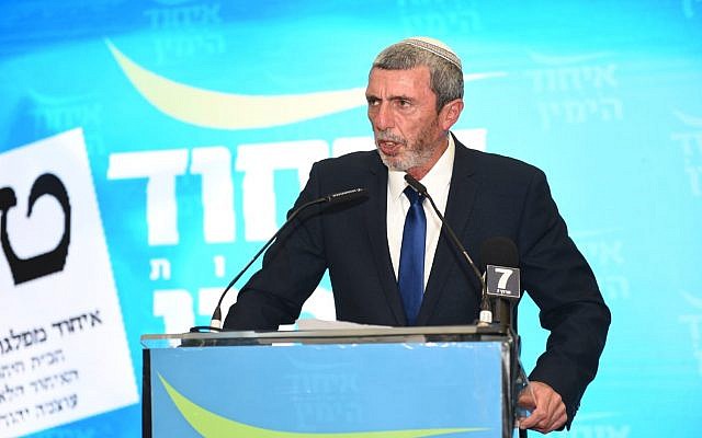 Rafi Peretz addresses supporters at the URWP election results party in Kfar Maccabiah on April 9, 2019. (Nachshon Pillipson)