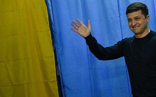 Ukrainian comic actor, showman and presidential candidate Volodymyr Zelensky waves in front of voting booths at a polling station during Ukraine's presidential election in Kiev on March 31, 2019. 
(Genya Savilov/AFP)