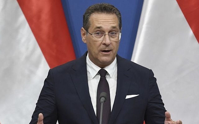 In this photo taken on May 6, 2019 Austria's Vice-Chancellor and chairman of the Freedom Party FPOe Heinz-Christian Strache gives a press conference at the prime minister's office in Budapest (ATTILA KISBENEDEK / AFP)