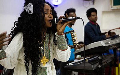 An Eritrean wedding singer. (Dafna Talmon)
