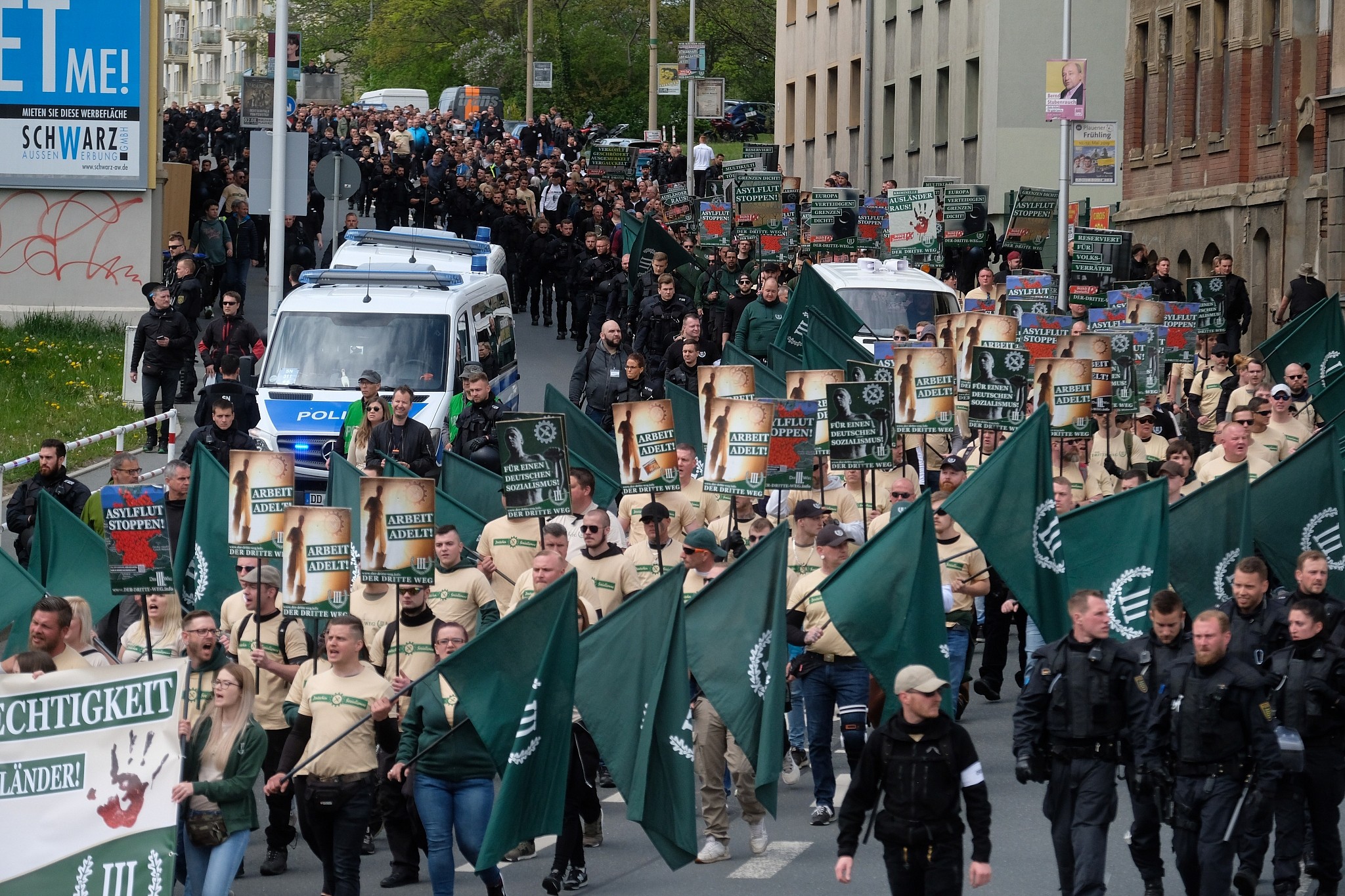 German Jews outraged after police allow neo-Nazis to march through town